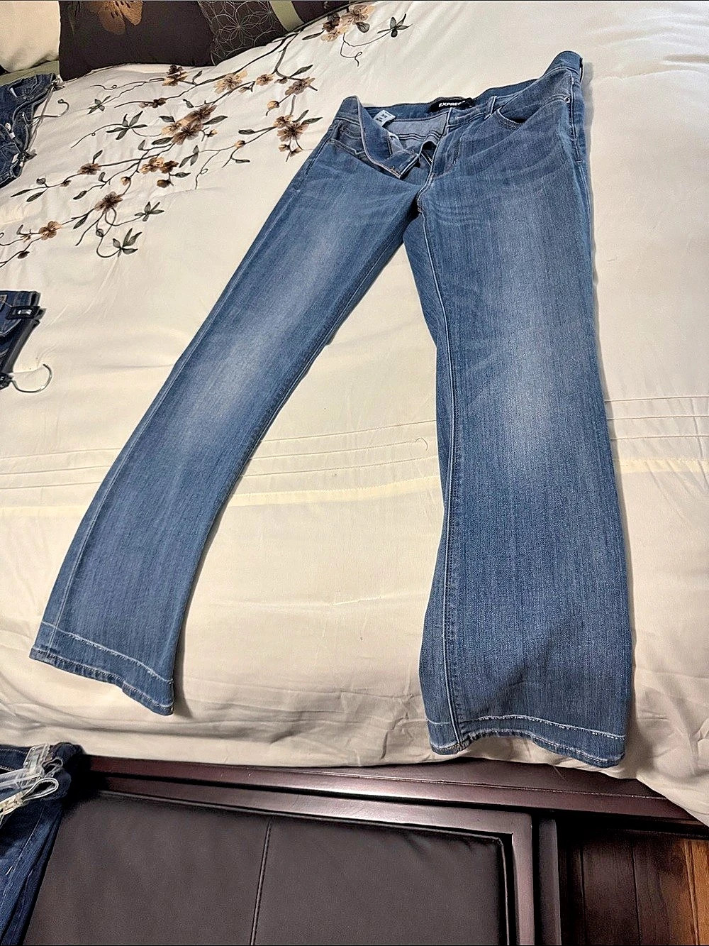 Express Barely Boot Mid Rise Jeans Women's Blue Size 8